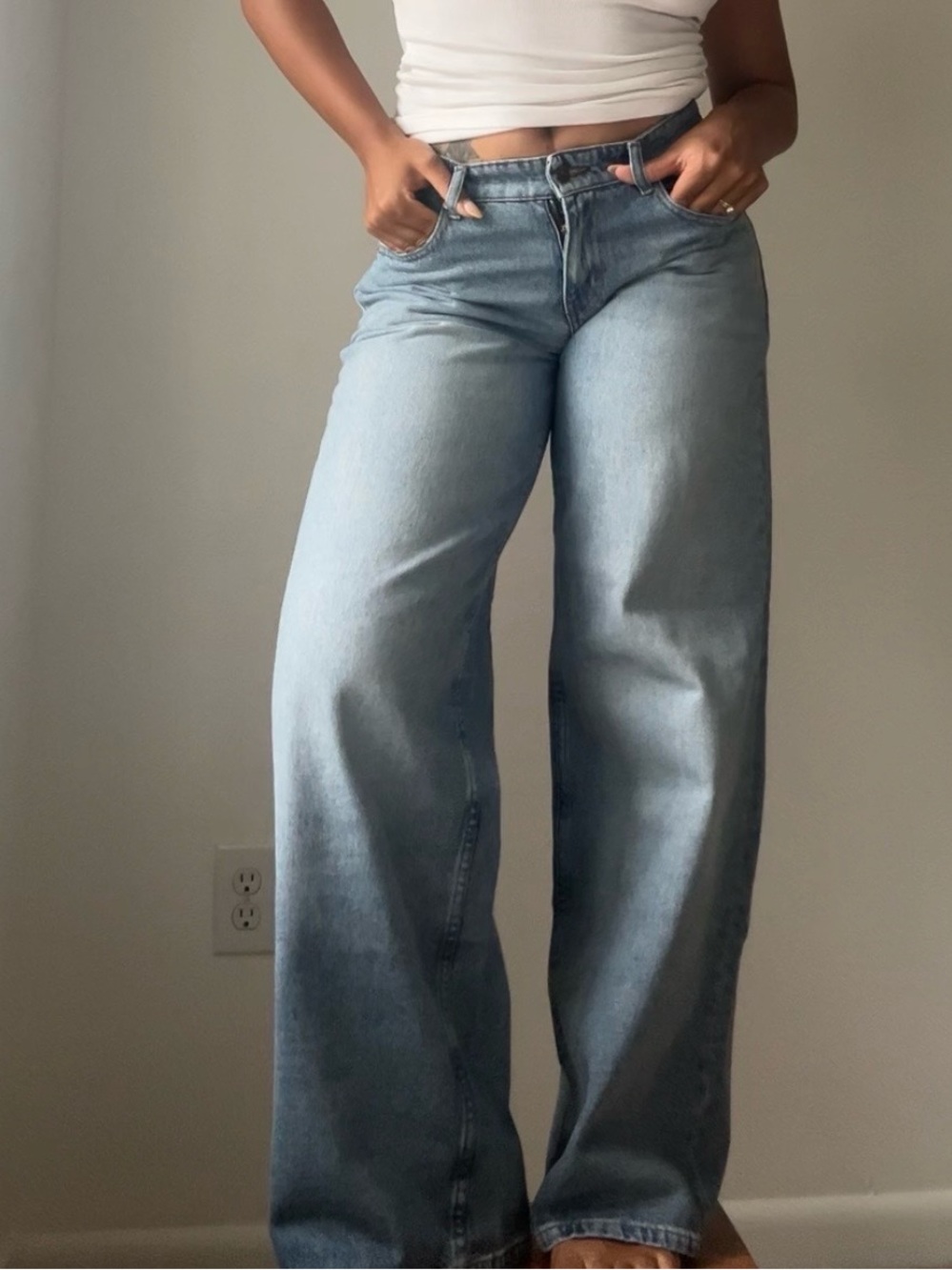 Motel Rocks Low Rise Wide Leg Parallel Jeans - Medium Wash, Size 28 - Picture 2 of 9